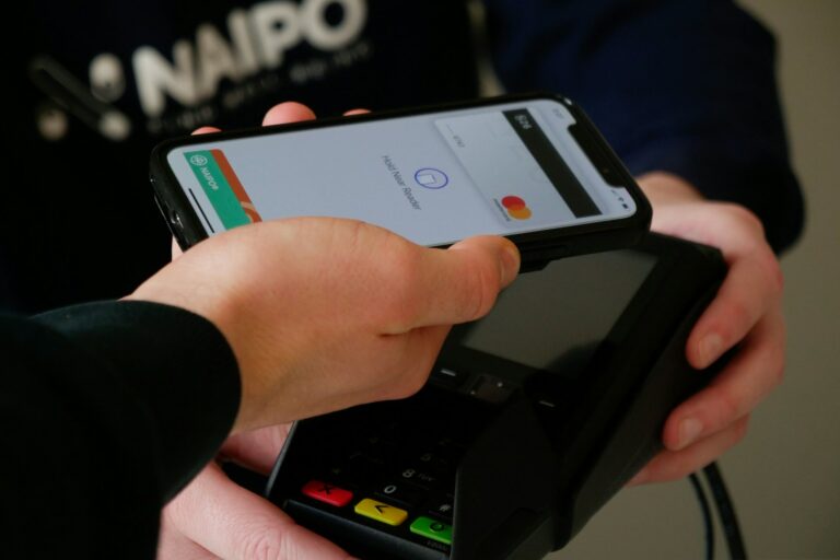 Sistema de pago NFC: ¿por qué pagar con el móvil es más seguro?