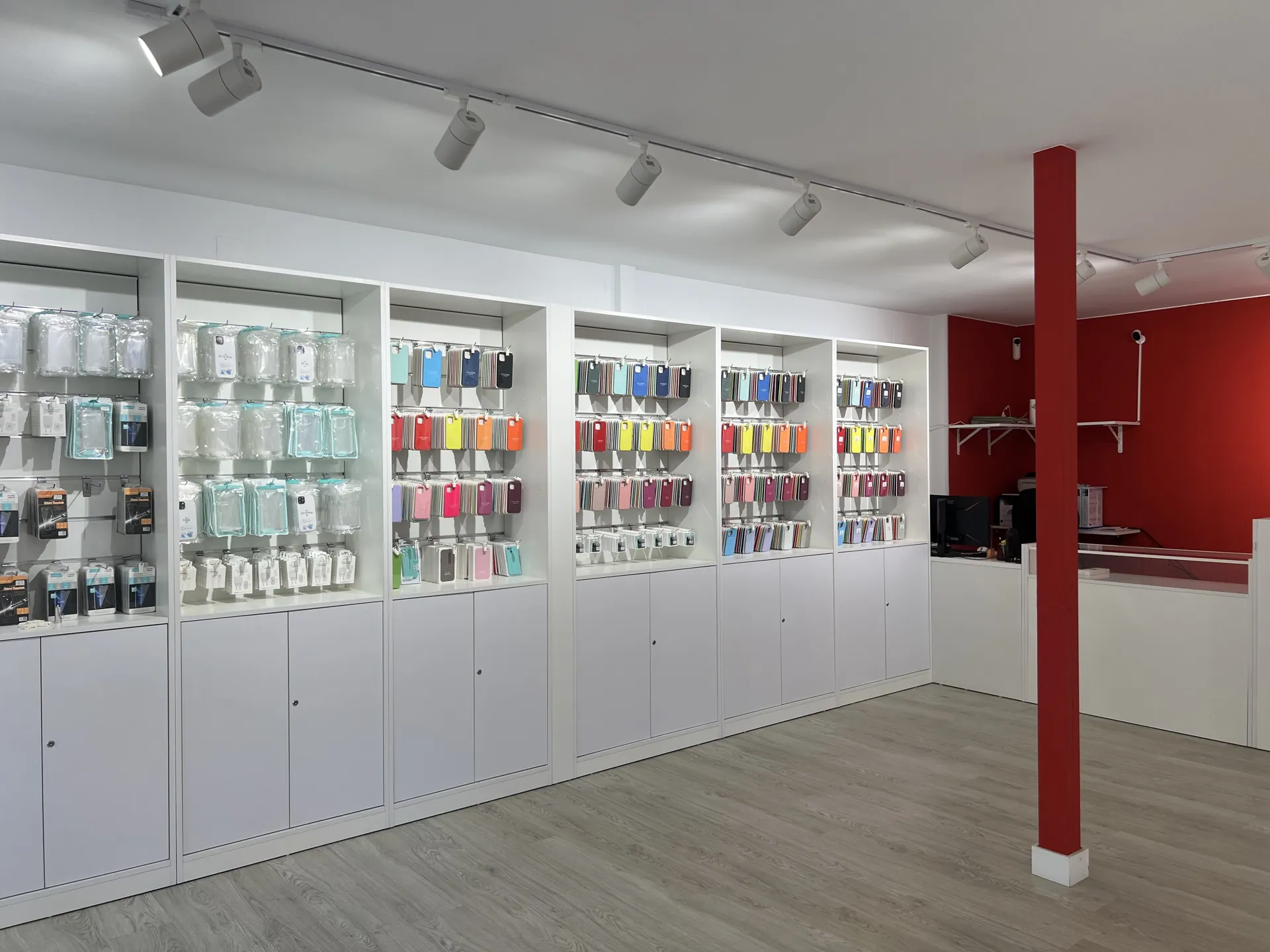 Interior tienda móviles huelva